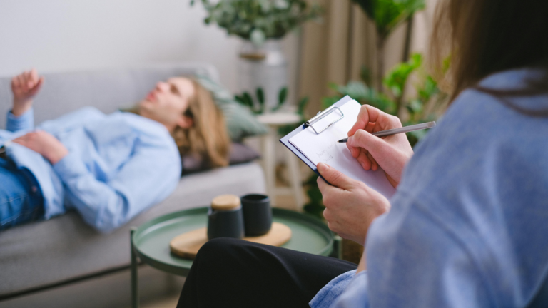 Whats the Difference Between a Therapist and a Psychotherapist